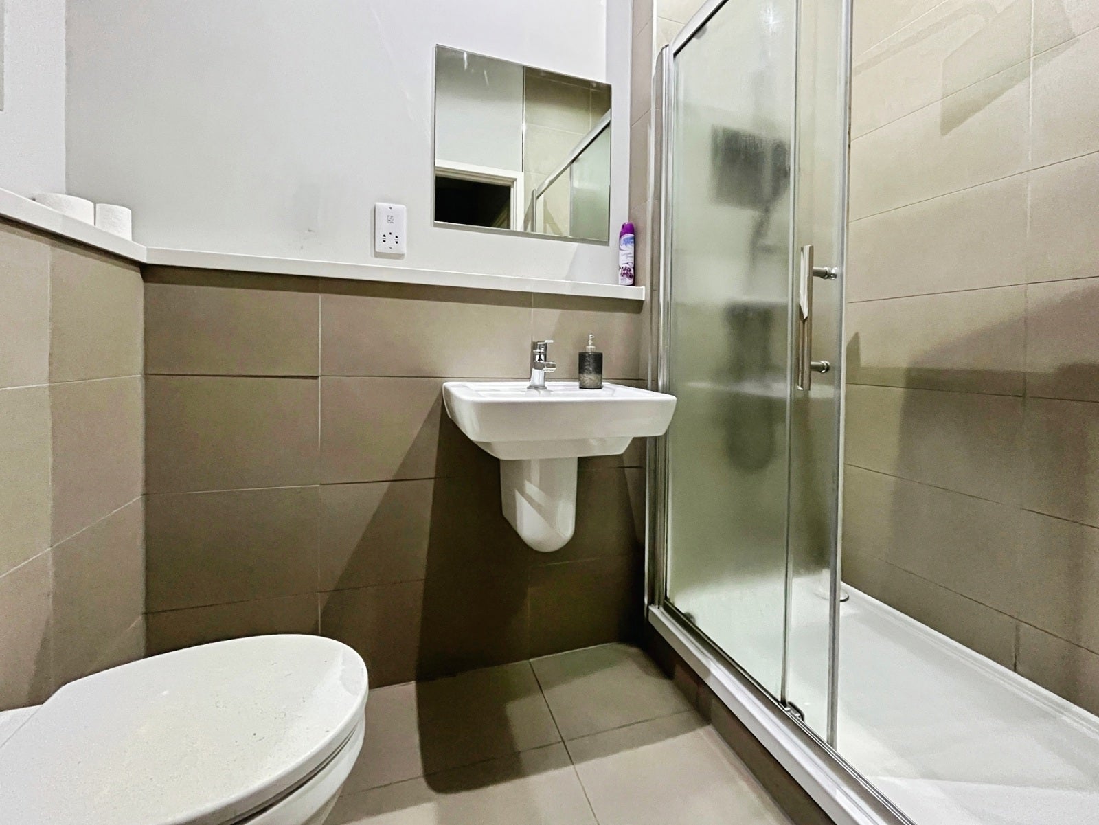 Flat Bath Road in Greater London