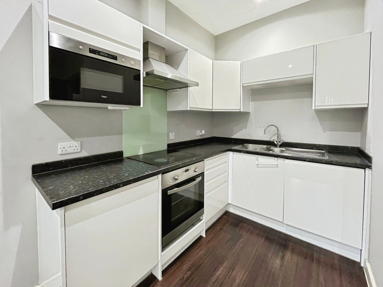 Flat Bath Road in Greater London