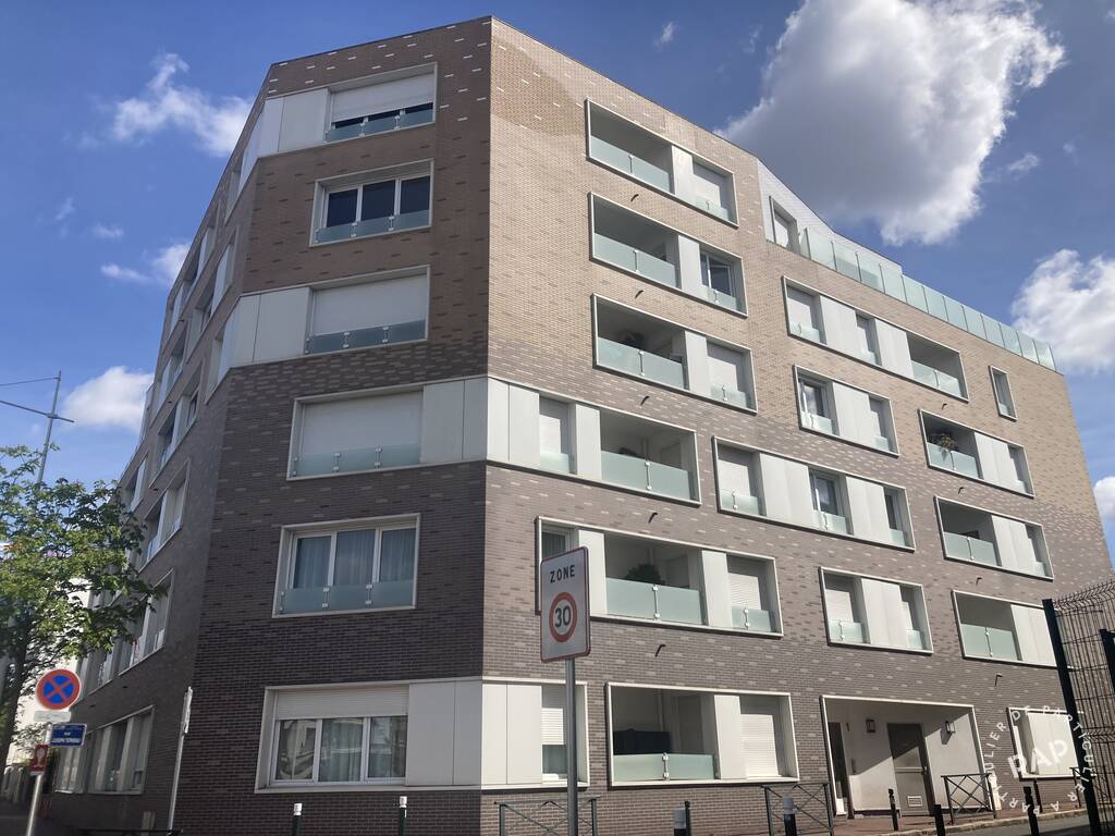 Flat Place de la Boule in Nanterre