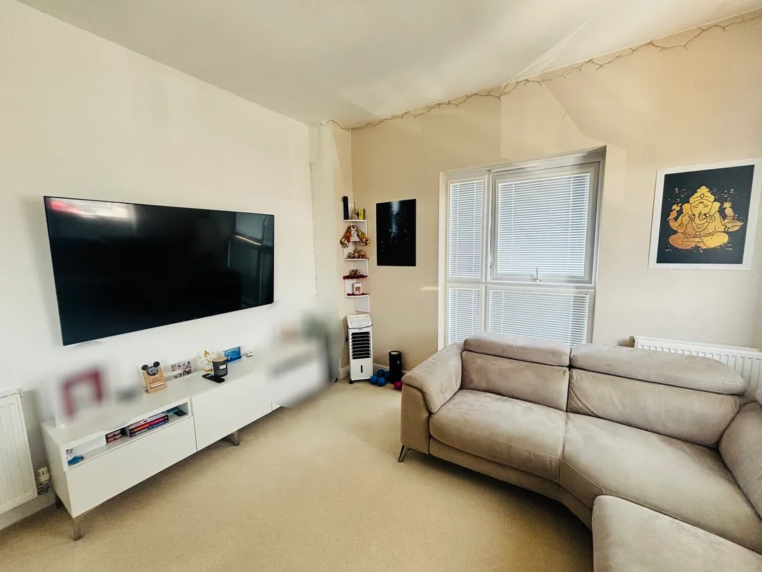 Flat Ffordd Y Mileniwm in Barry