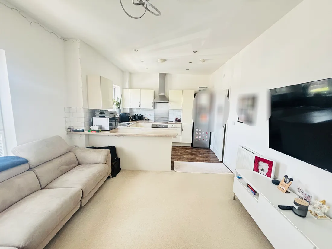 Flat Ffordd Y Mileniwm in Barry