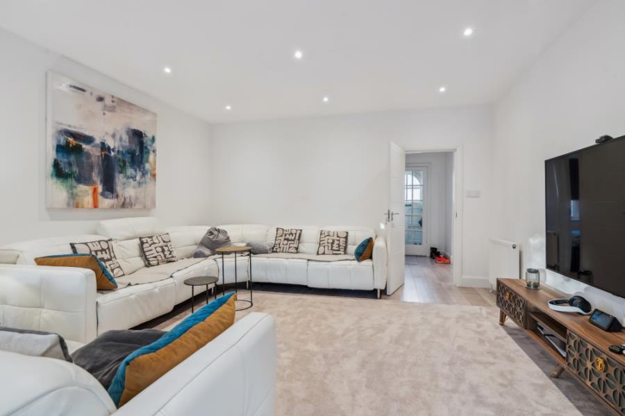 House Hillside Rise in Greater London