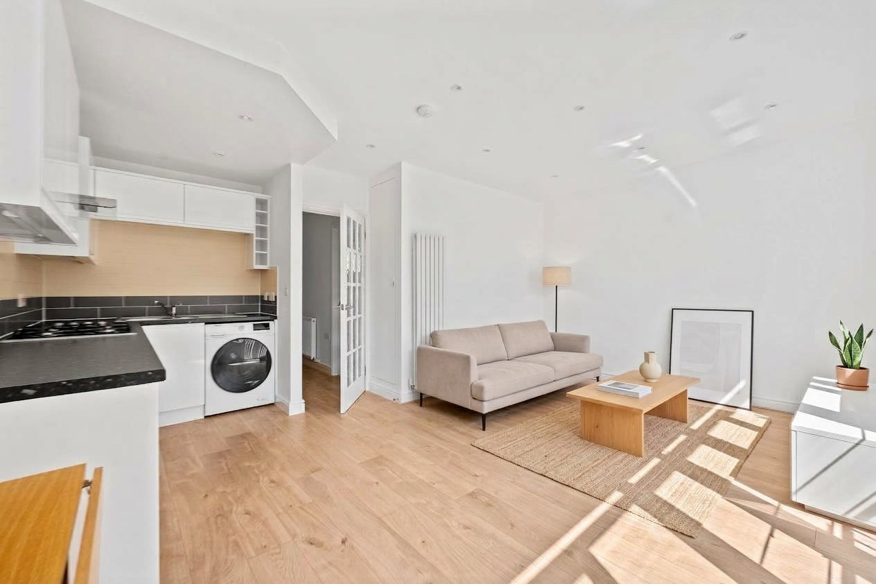 Flat Rectory Green in Greater London