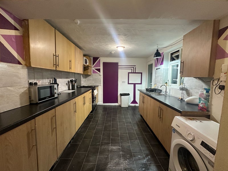 Room Oakfield Road in Greater London