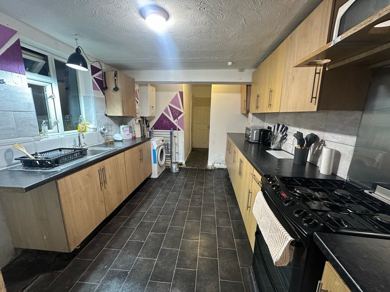 Room Oakfield Road in Greater London