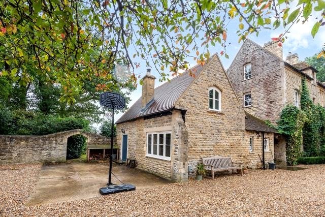 House Lechlade Road in West Oxfordshire
