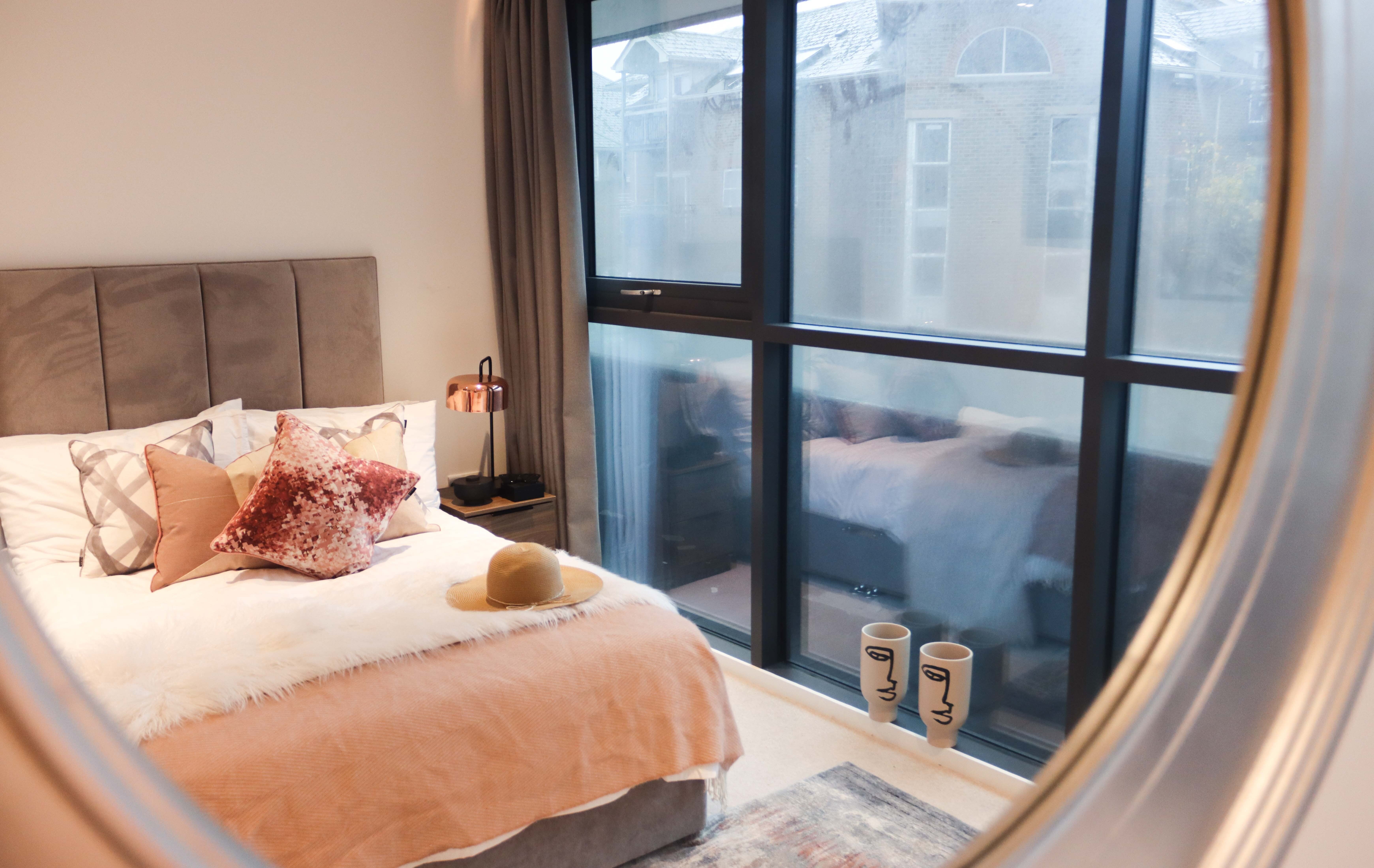 Flat Montrose Crescent in Greater London