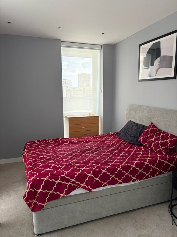 Flat Exhibition Way in Greater London