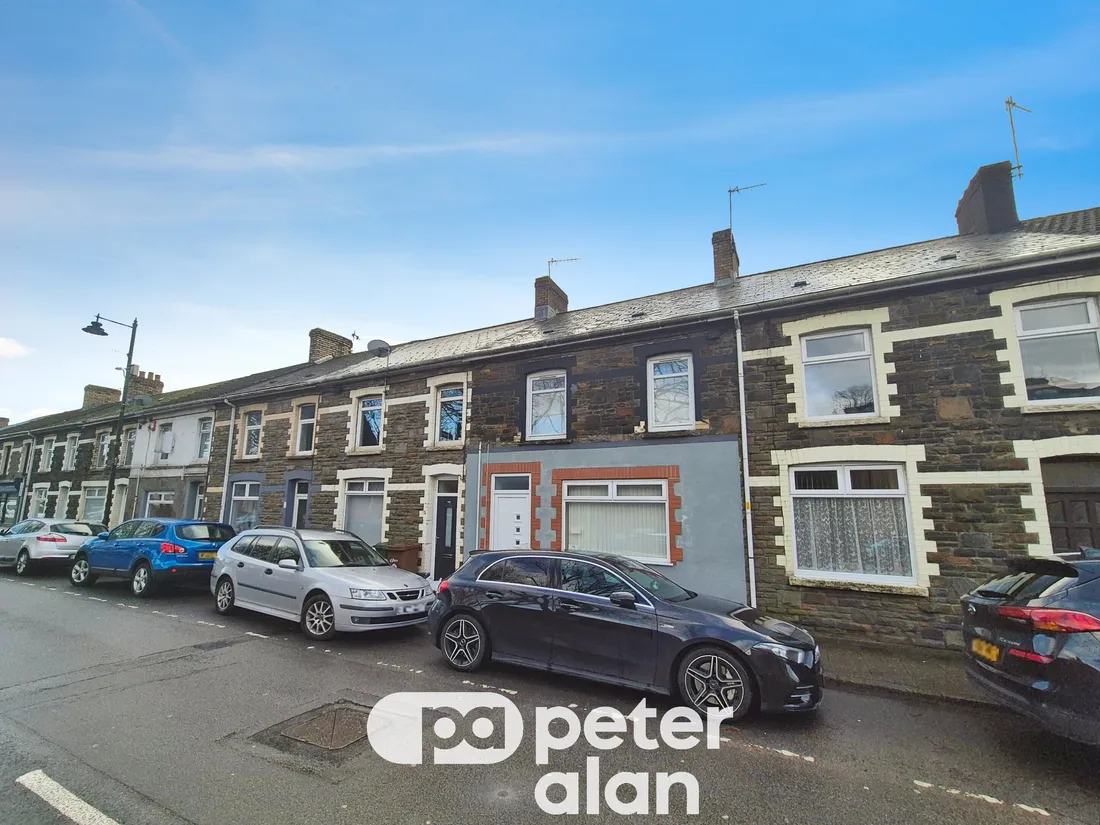 Flat Commercial Street in Newport