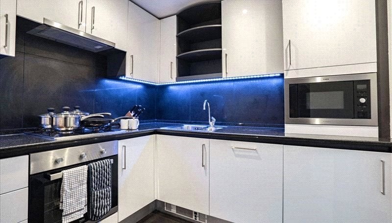 Flat Westferry Circus in Greater London