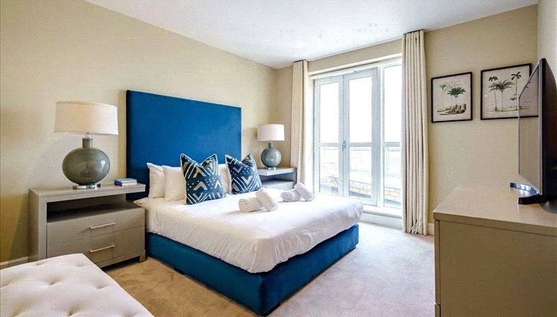 Flat Westferry Circus in Greater London