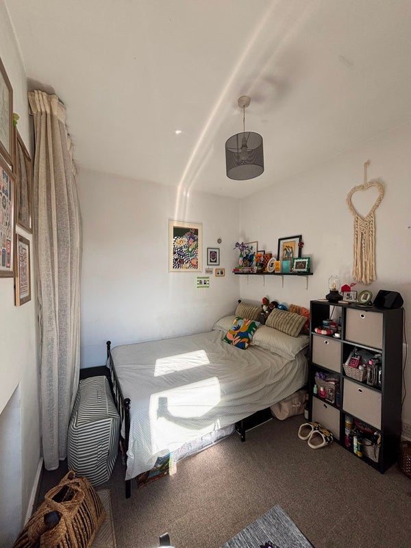 Room Gassiot Road in Greater London