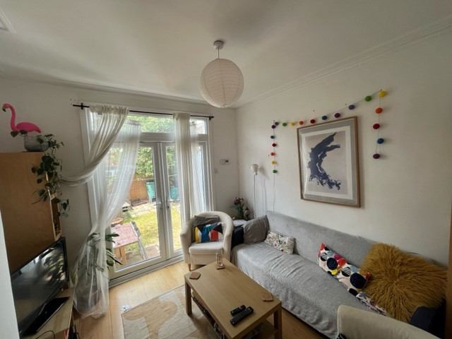 Room Gassiot Road in Greater London