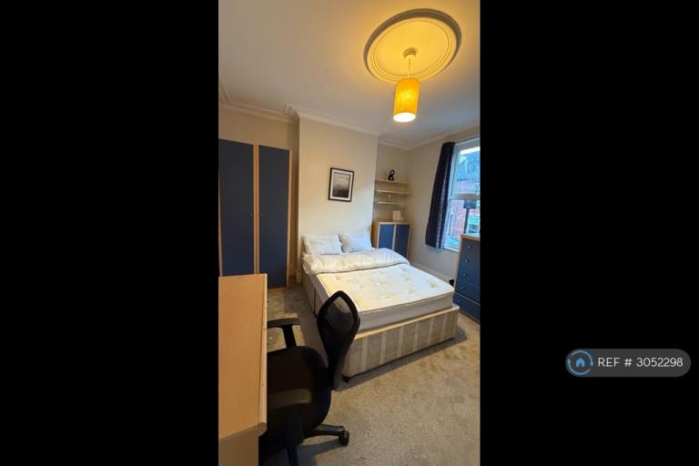 Room Rosa Road in Sheffield