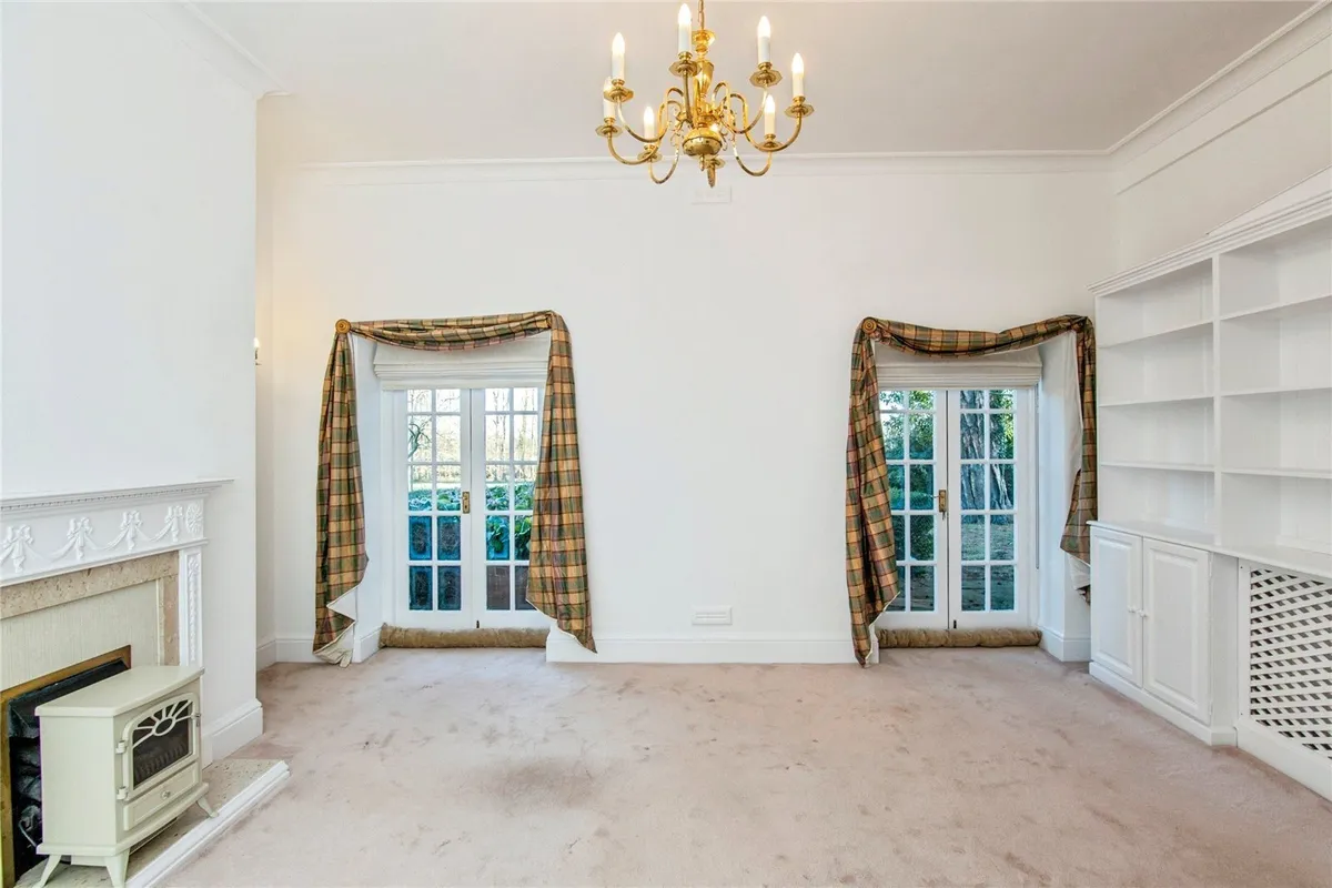 Flat John Rushout Court in Cotswold District