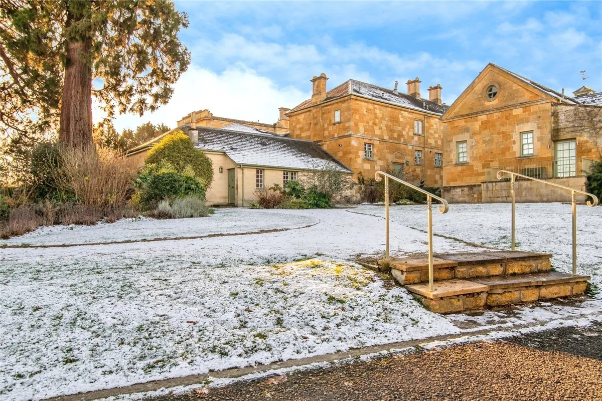 Flat John Rushout Court in Cotswold District