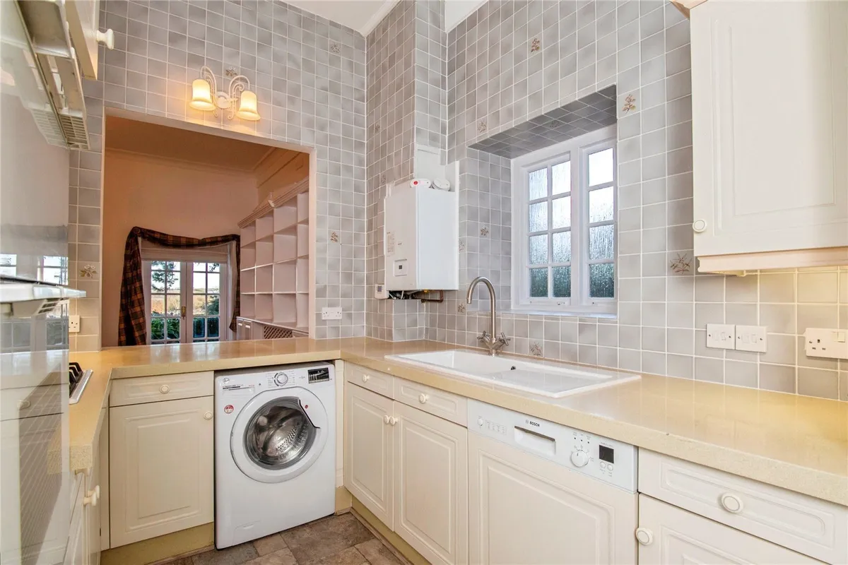 Flat John Rushout Court in Cotswold District