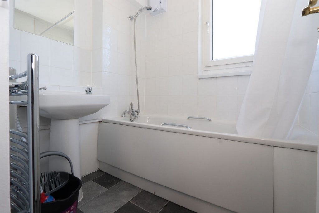 Room Globe Road in Greater London