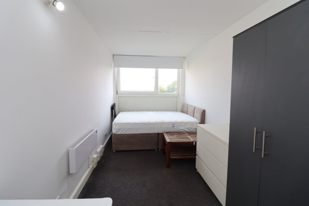 Room Globe Road in Greater London