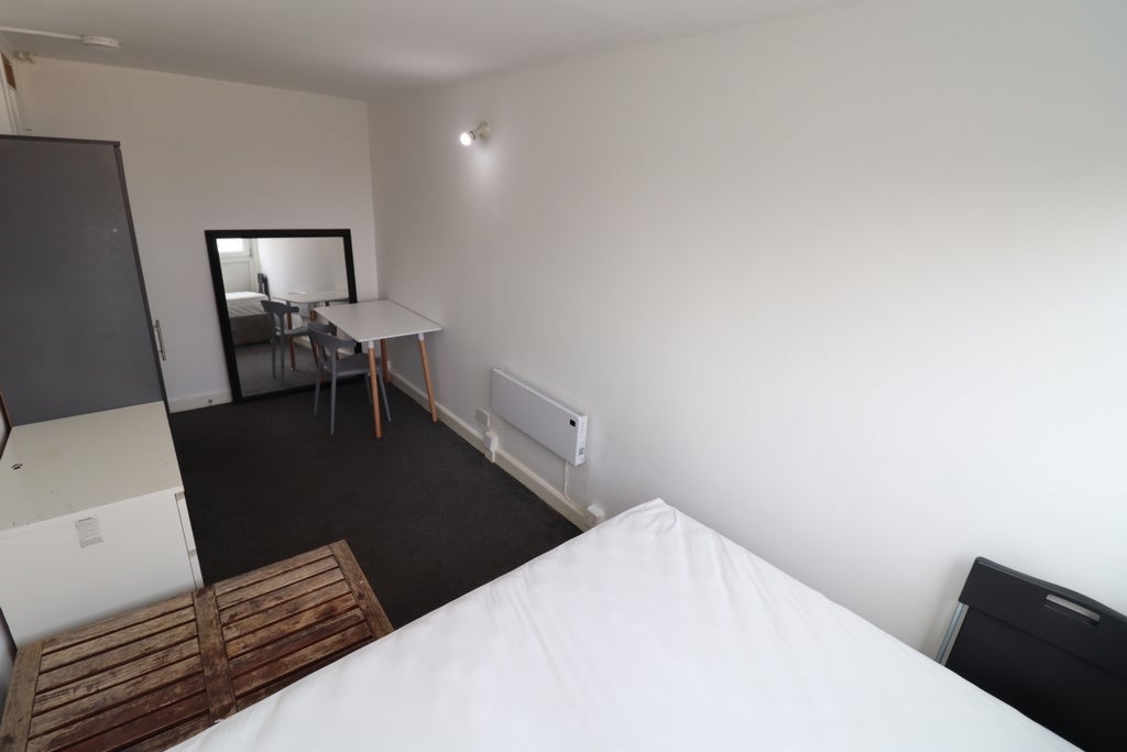 Room Globe Road in Greater London