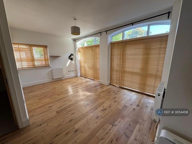 Flat London Road in Rother