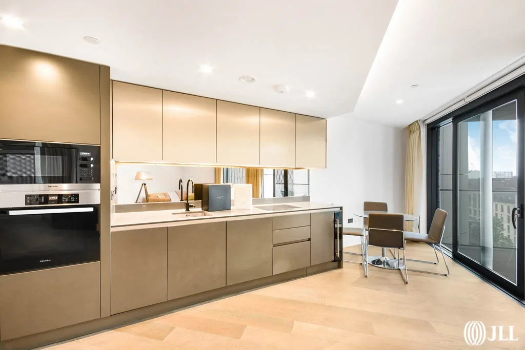 Flat Albert Embankment in Greater London