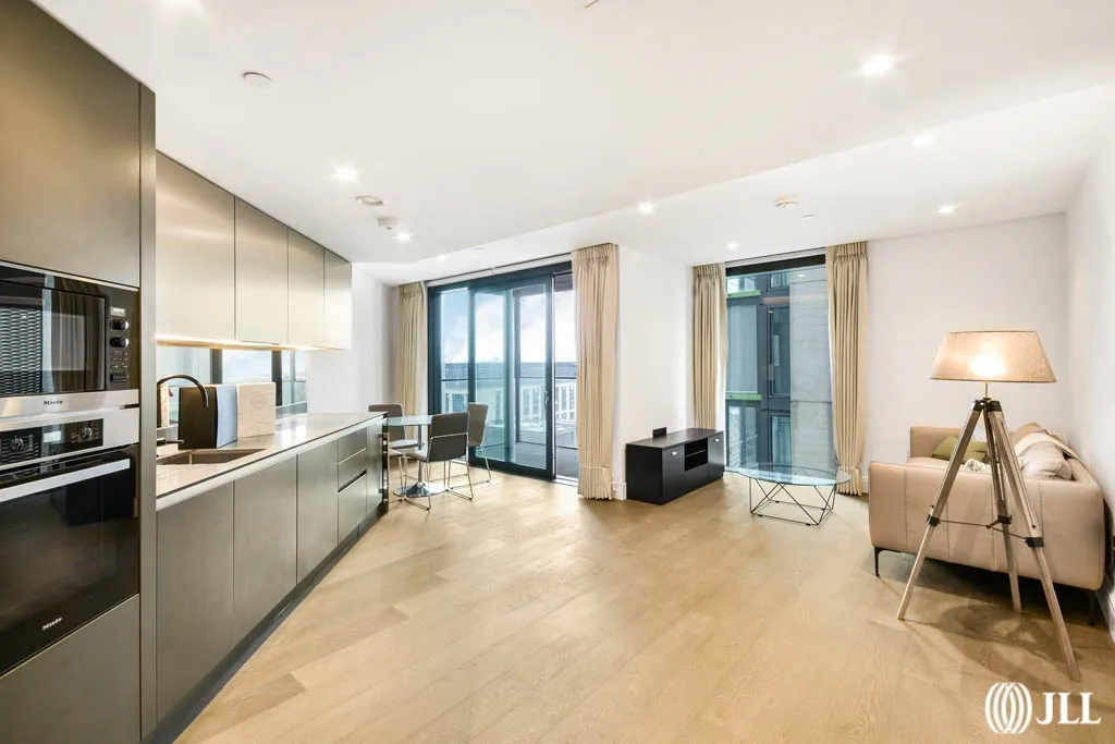 Flat Albert Embankment in Greater London