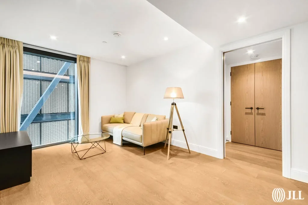 Flat Albert Embankment in Greater London