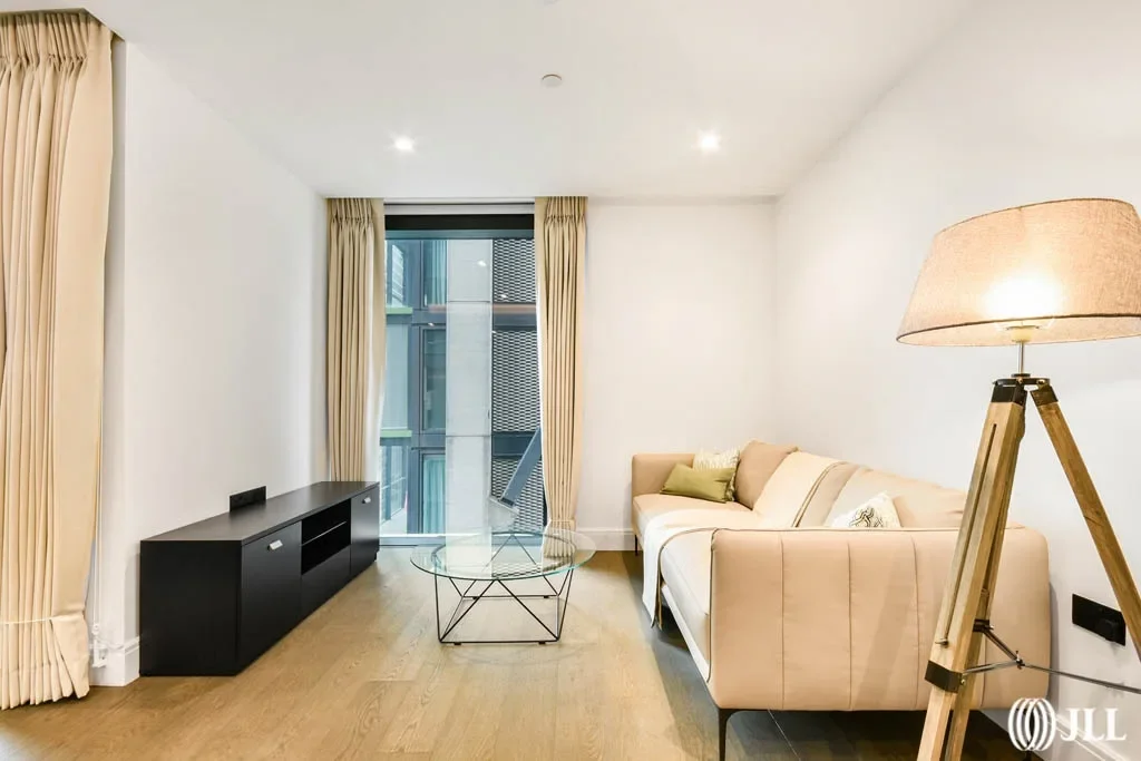 Flat Albert Embankment in Greater London