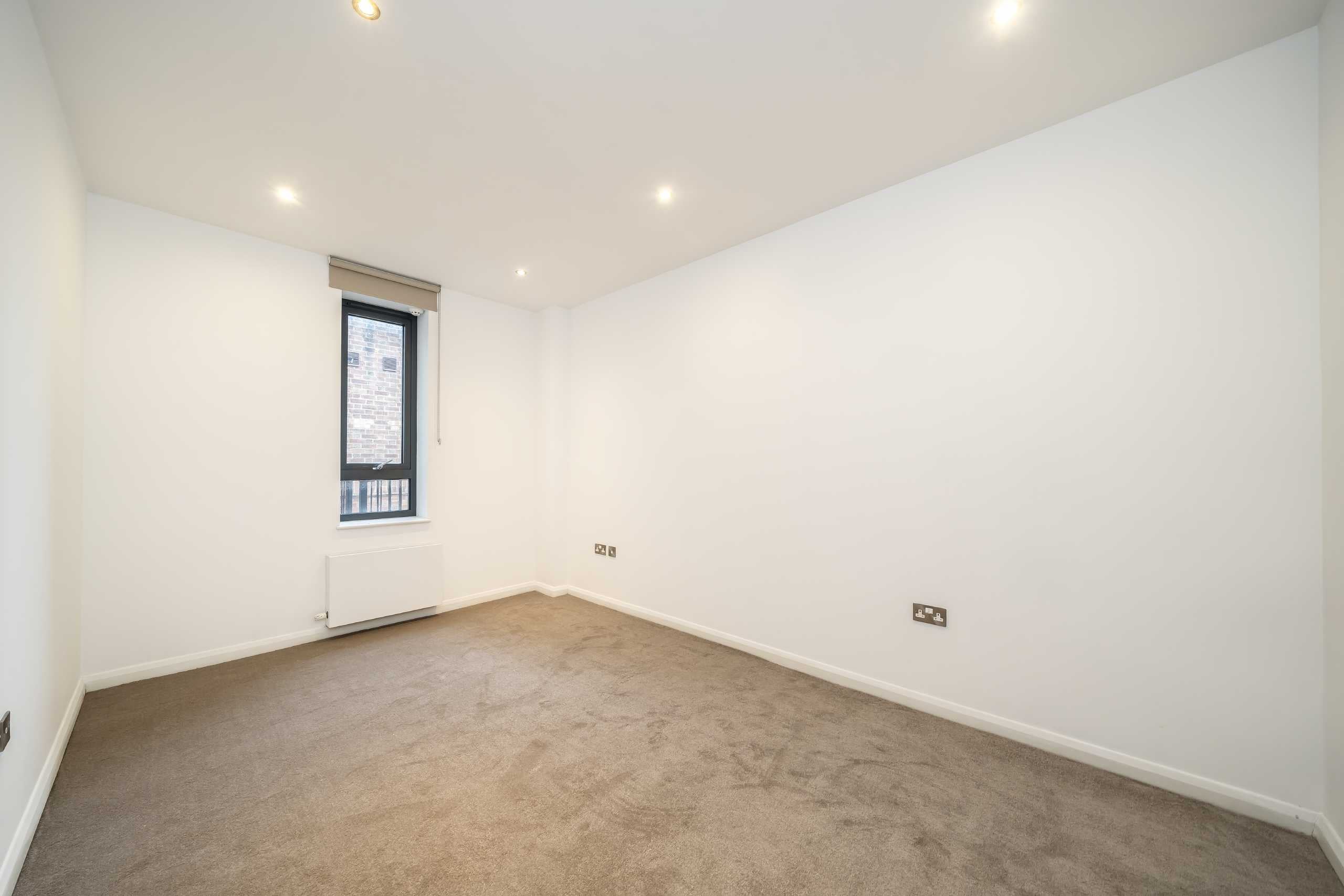 Flat Leigham Court Road in Greater London