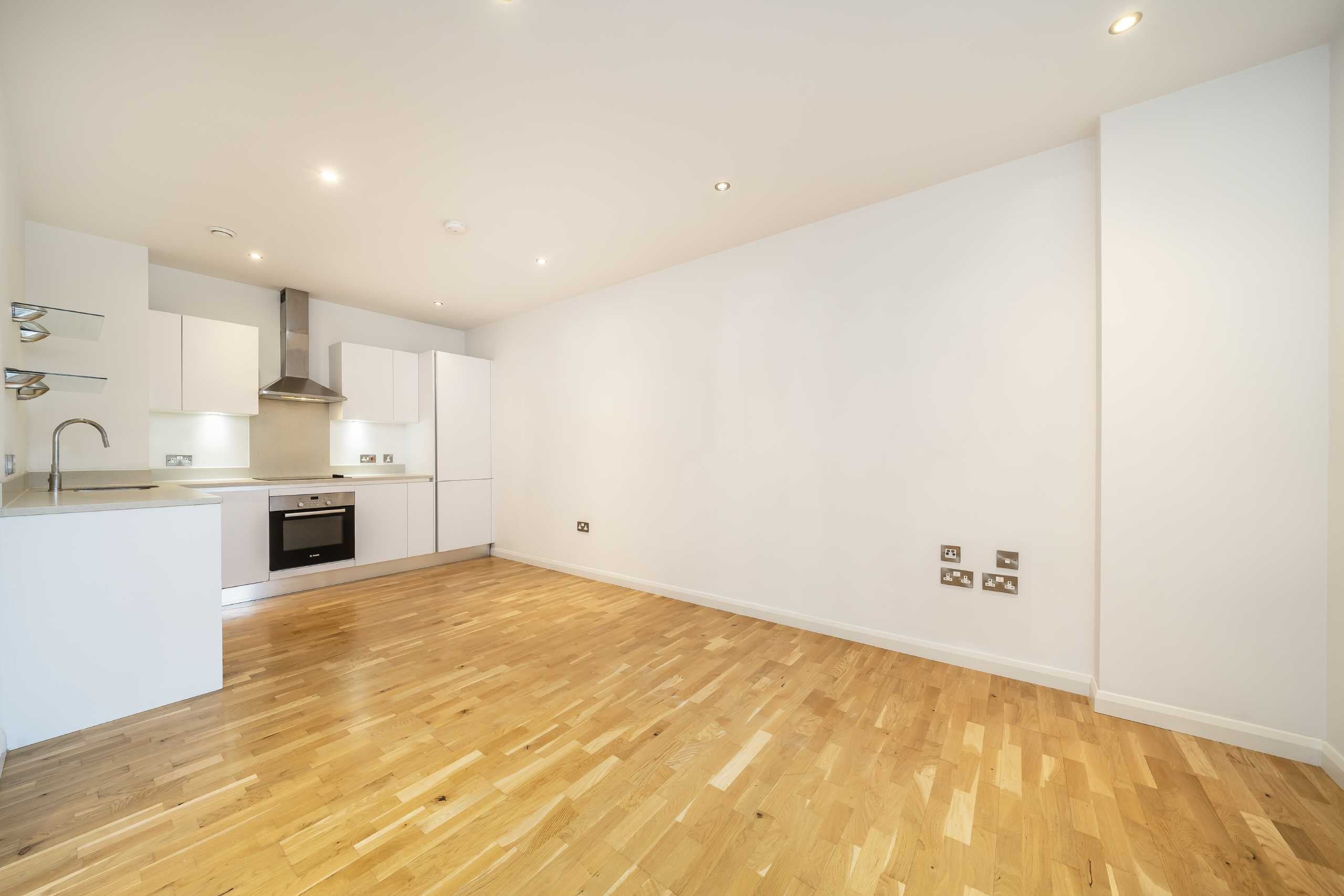 Flat Leigham Court Road in Greater London