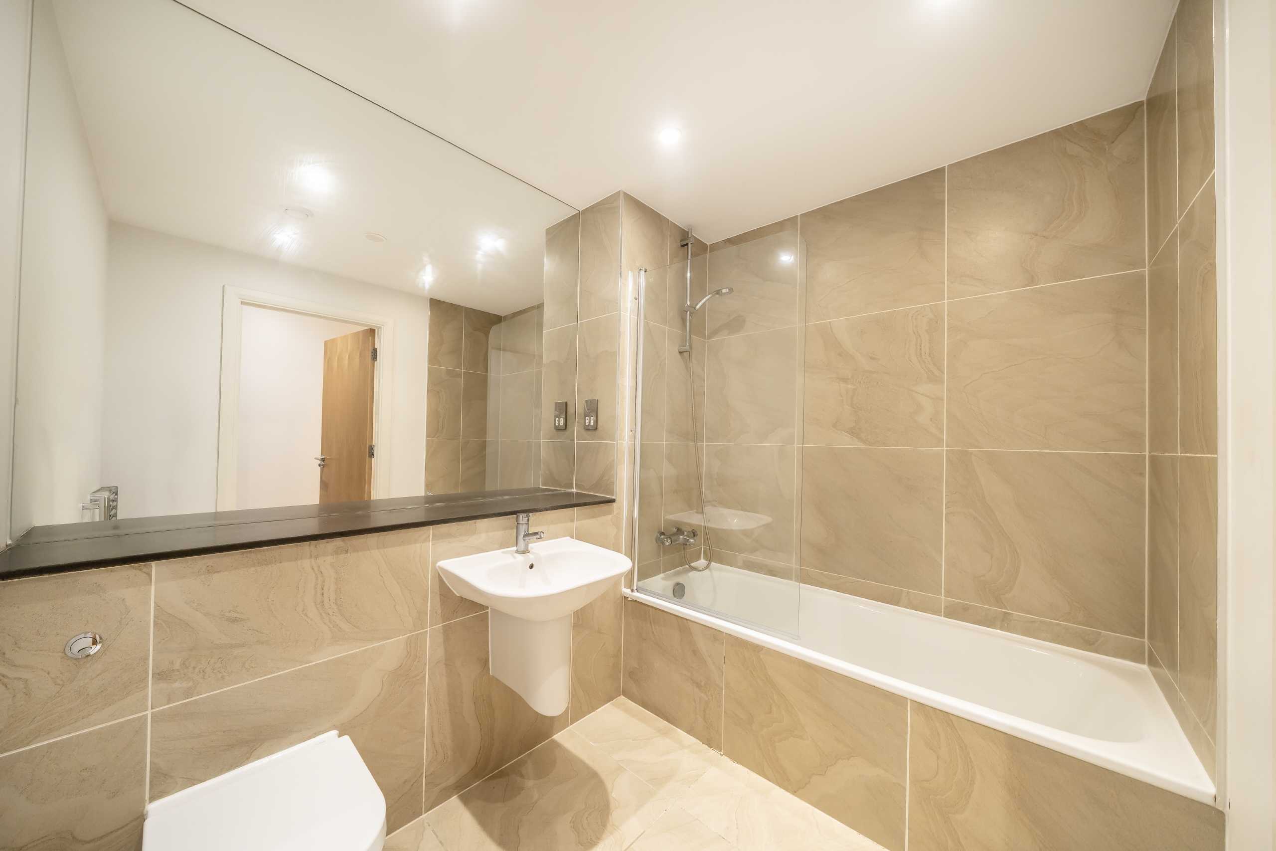 Flat Leigham Court Road in Greater London