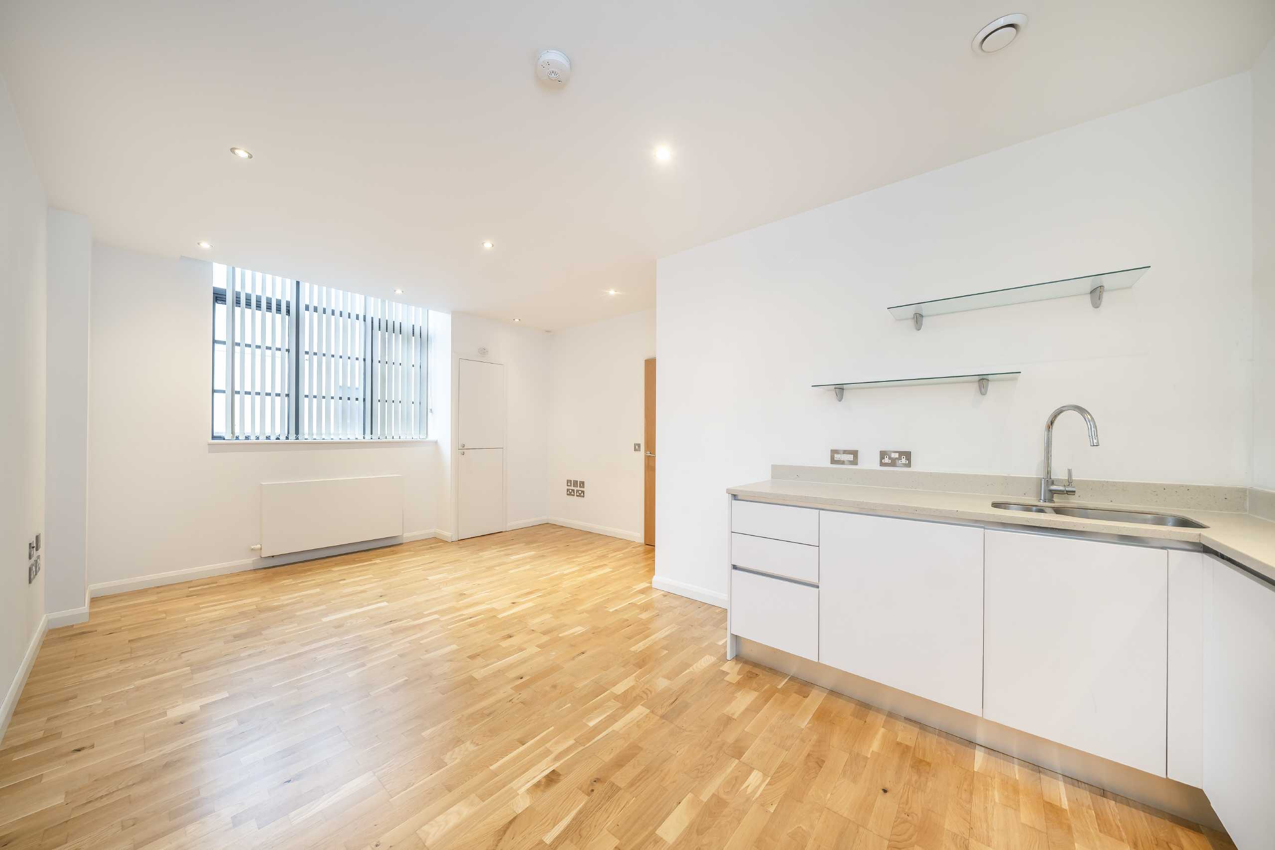 Flat Leigham Court Road in Greater London