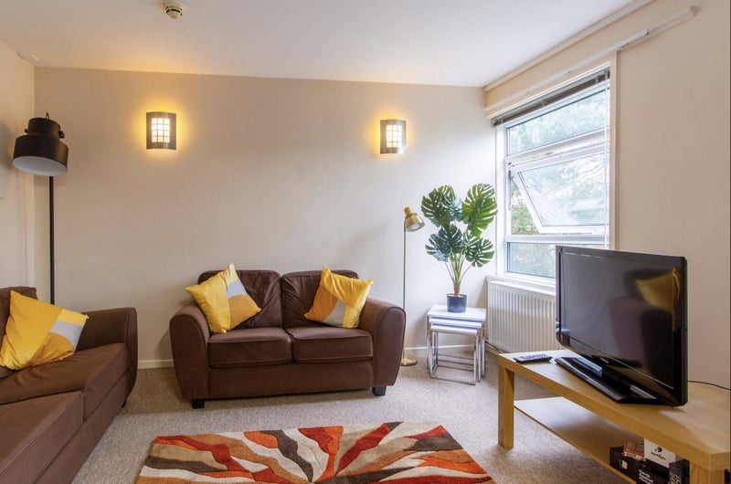 Room Woodcroft Avenue in Birmingham