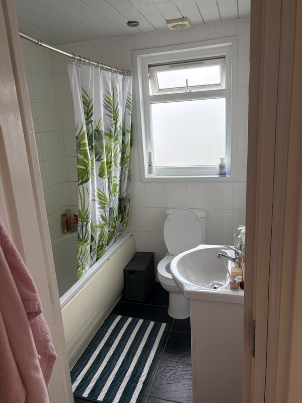 Room Radbourne Road in Greater London