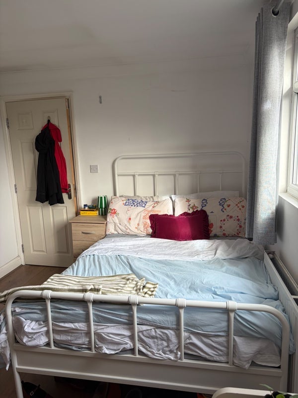 Room Radbourne Road in Greater London