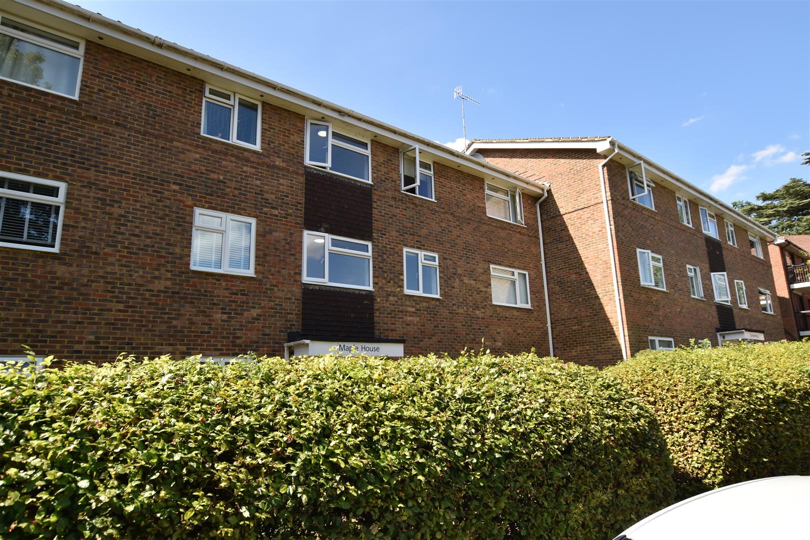 Flat Oakfield Drive in Reigate and Banstead