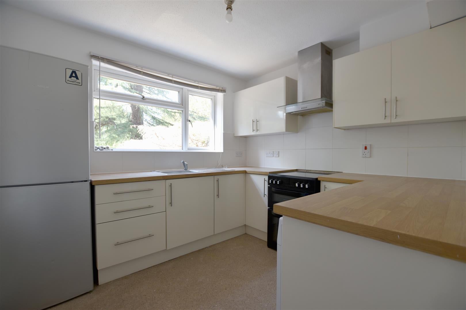 Flat Oakfield Drive in Reigate and Banstead