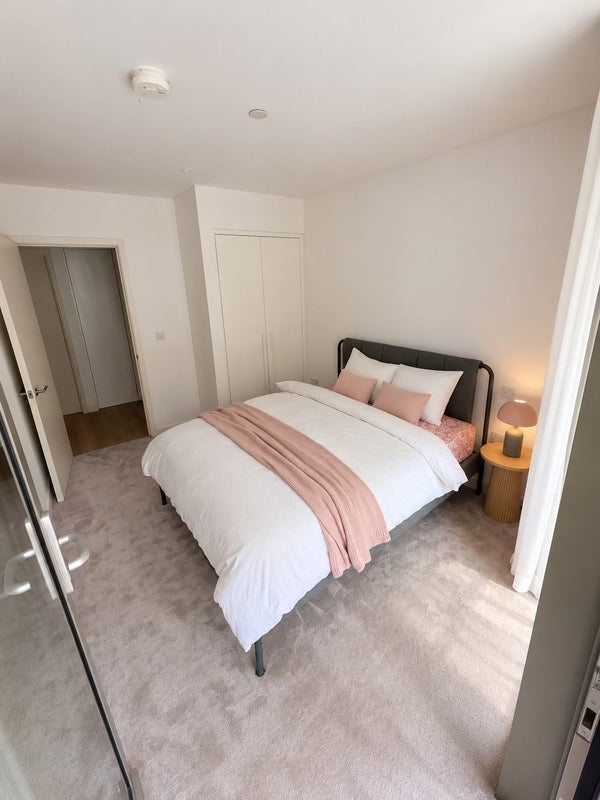 Flat North Woolwich Road in Greater London