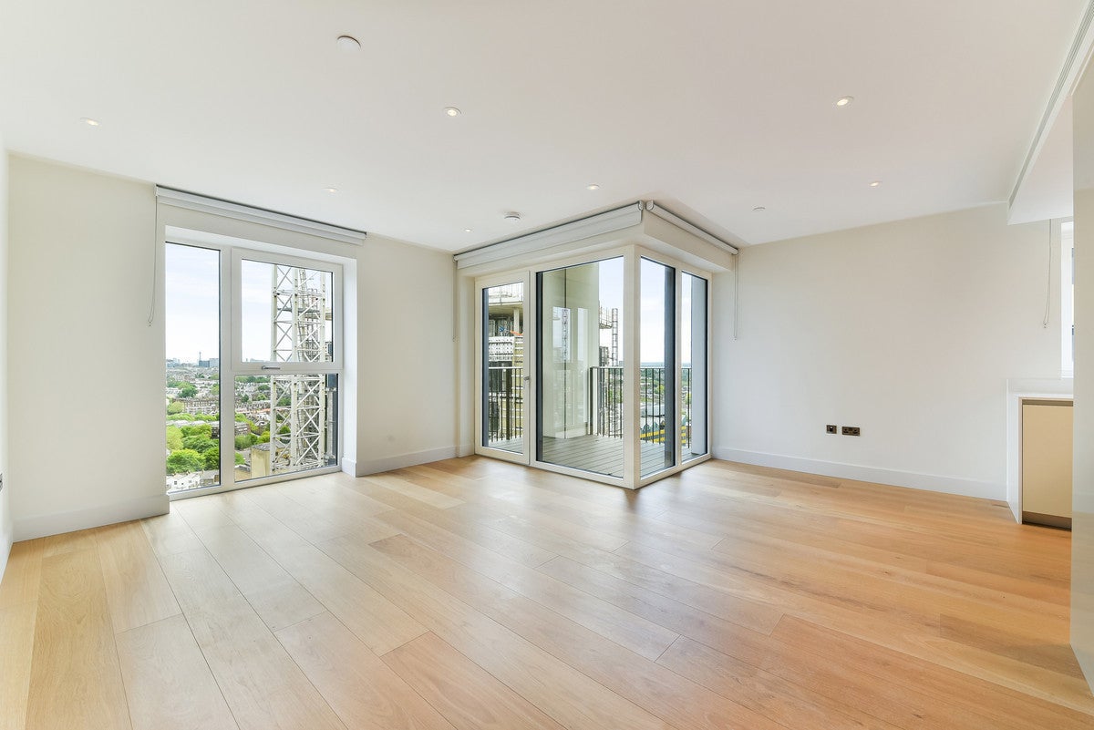 Flat Silver Road in Greater London