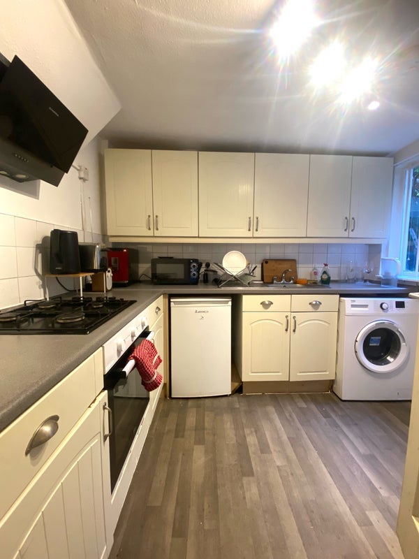 Room Wilton Way in Greater London
