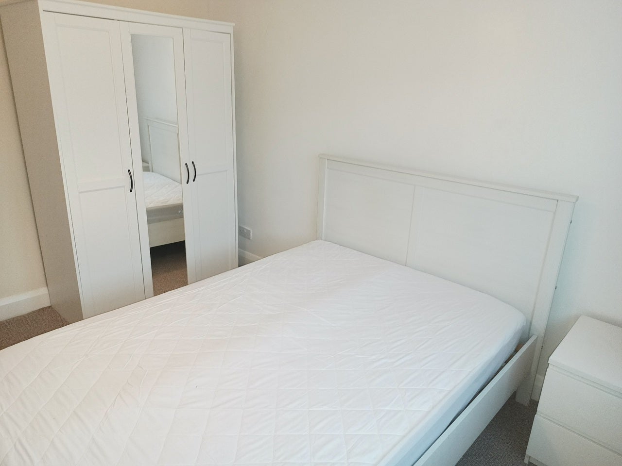 Flat Sandringham Road in Greater London