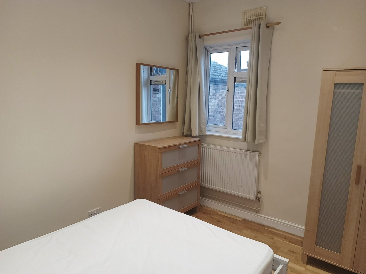 Flat Sandringham Road in Greater London