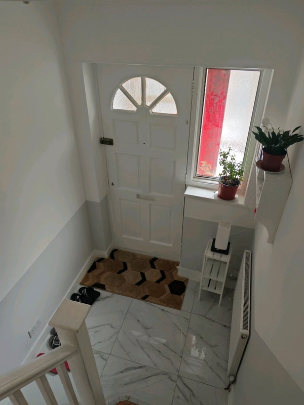 Room Grantham Road in Greater London