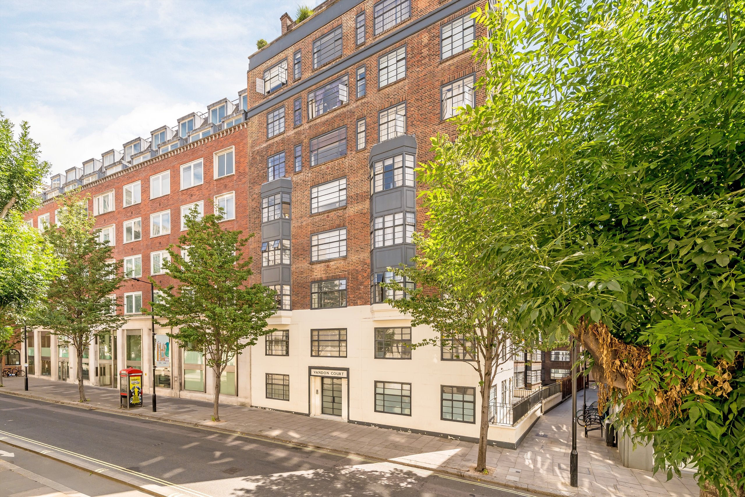 Flat Petty France in City of Westminster