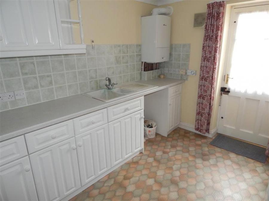 Flat Rolfes Court in Salisbury