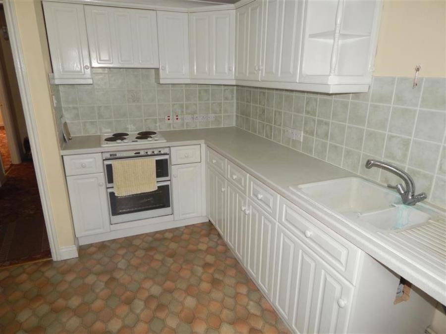 Flat Rolfes Court in Salisbury