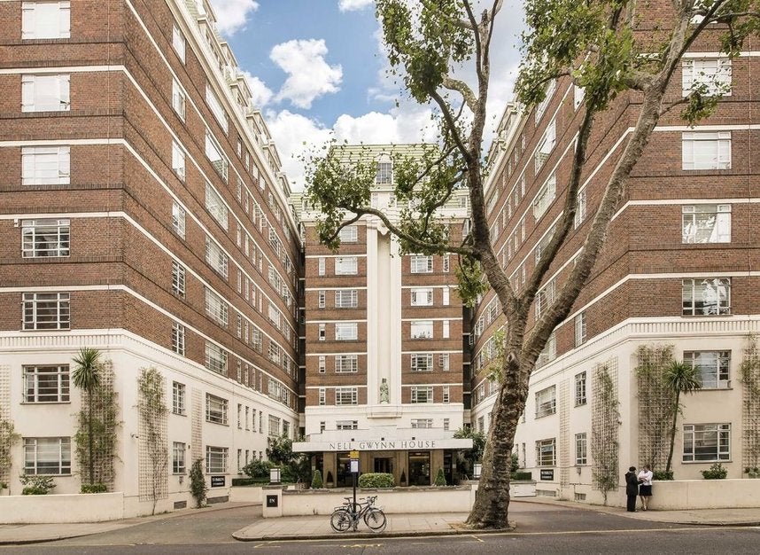 Flat Sloane Avenue in Greater London