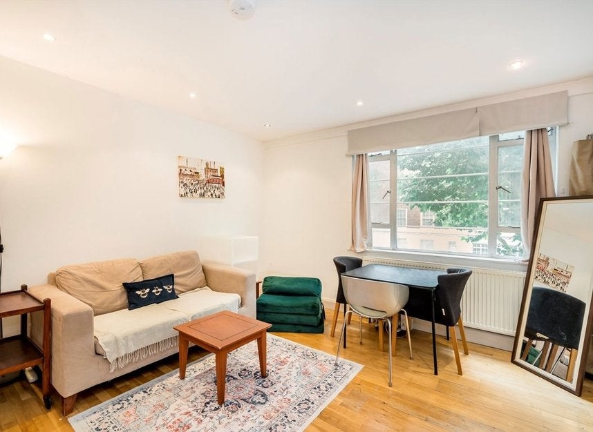 Flat Sloane Avenue in Greater London