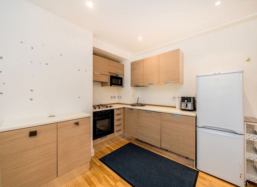 Flat Sloane Avenue in Greater London